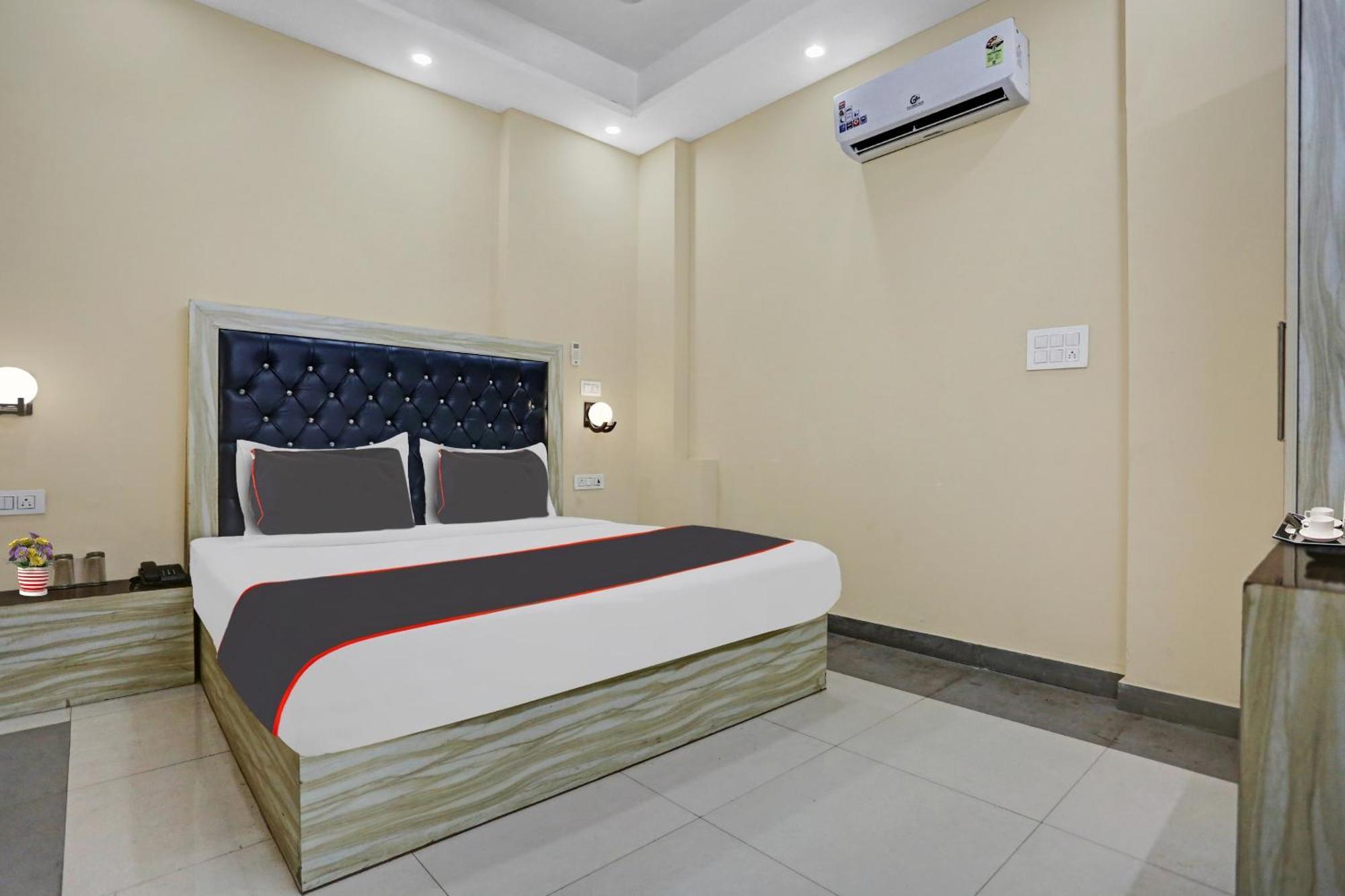Hotel Collection O Metro View Ashok Vihar Near Shalimar Bagh Metro Station Nueva Delhi Exterior foto